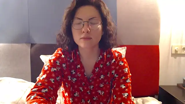 Snapshot of vaders_daughter chatting on February 12, 8:29 pm vaders daughter online show from February 12, 8:29 pm
