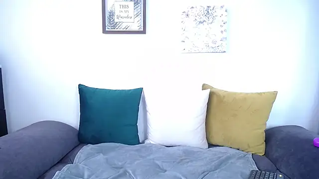 JainaRogers online show from April 6, 6:42 pm