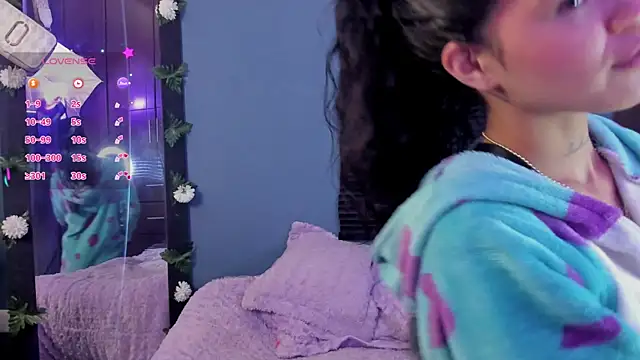 Snapshot of Alaia_Asuka chatting on December 14, 5:36 pm Alaia Asuka online show from December 14, 5:36 pm