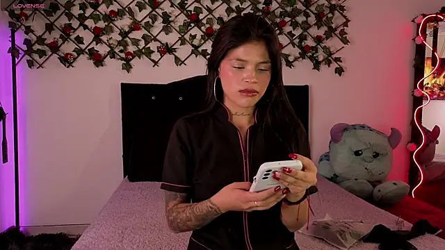 Snapshot of Alaia_Asuka chatting on October 7, 11:35 pm Alaia Asuka online show from October 7, 11:35 pm