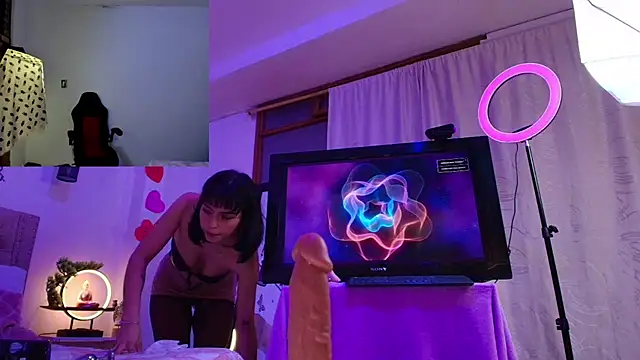 Snapshot of AnnieNasty chatting on February 28, 12:42 pm AnnieNasty online show from February 28, 12:42 pm