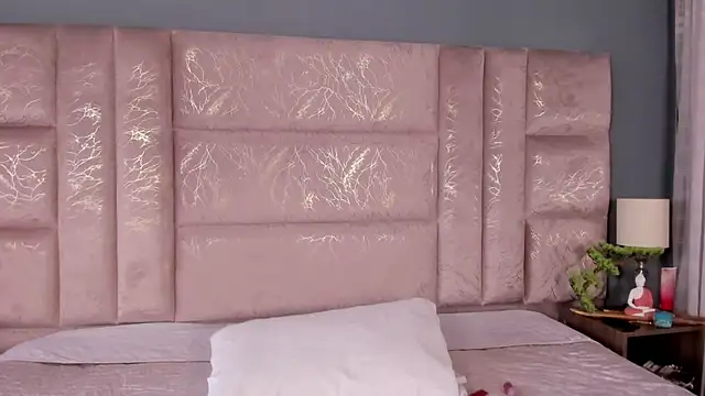 Snapshot of AnnieNasty chatting on October 13, 11:43 am AnnieNasty online show from October 13, 11:43 am