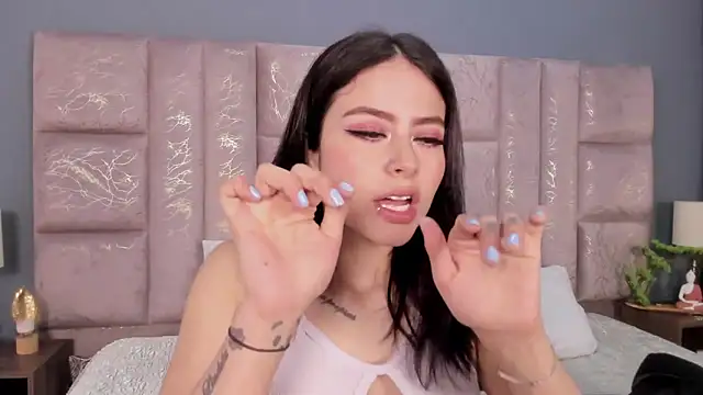 Snapshot of AnnieNasty chatting on October 19, 11:44 am AnnieNasty online show from October 19, 11:44 am