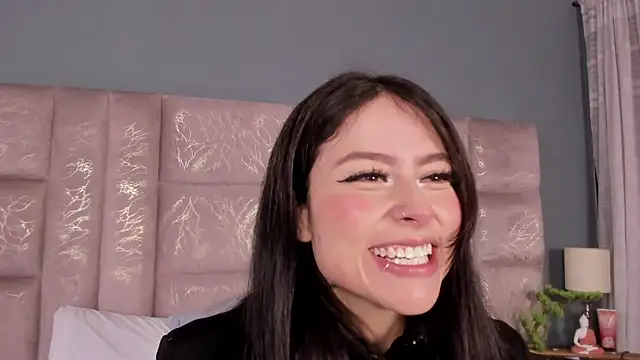 Snapshot of AnnieNasty chatting on October 20, 11:43 am AnnieNasty online show from October 20, 11:43 am