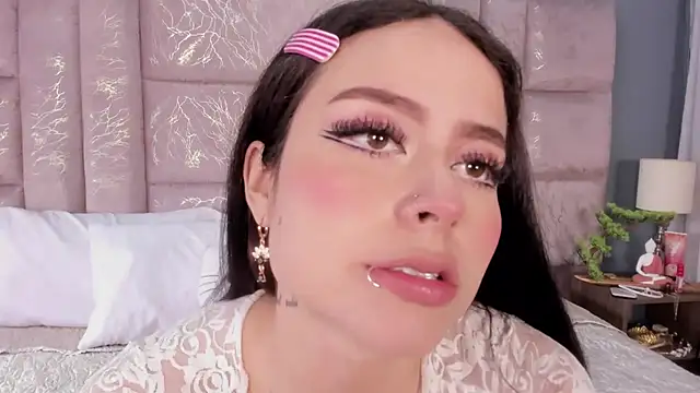 Snapshot of AnnieNasty chatting on November 1, 12:51 pm AnnieNasty online show from November 1, 12:51 pm