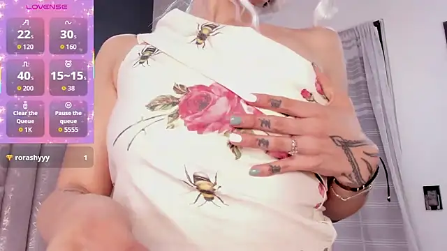 Snapshot of AnnieNasty chatting on November 13, 2:05 pm AnnieNasty online show from November 13, 2:05 pm