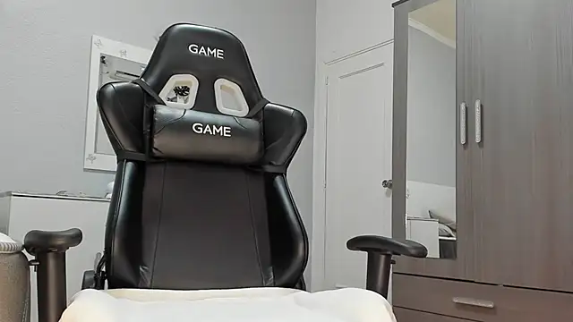 anisialuna  online show from February 4, 9:49 am