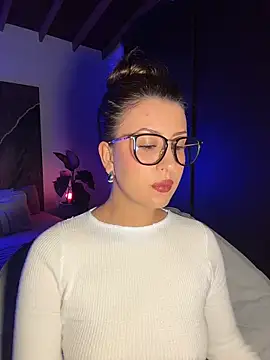 Snapshot of EmaSaenz chatting on October 21, 10:43 pm EmaSaenz online show from October 21, 10:43 pm