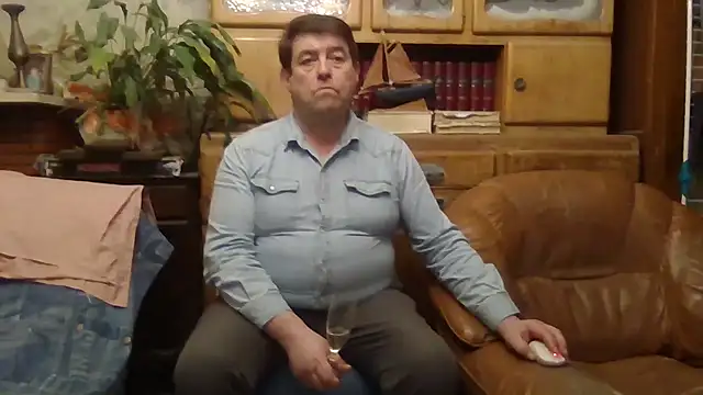 Snapshot of sympatrique chatting on February 11, 6:11 pm sympatrique online show from February 11, 6:11 pm