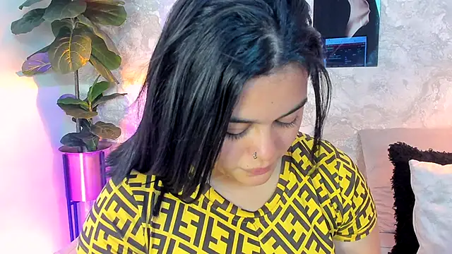 Snapshot of alina_stark chatting on October 18, 9:59 pm alina stark online show from October 18, 9:59 pm