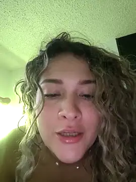 Sara smiiith211 online show from April 21, 1:42 am