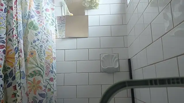 Snapshot of bukkakebae1 chatting on November 25, 8:03 am bukkakebae1 online show from November 25, 8:03 am