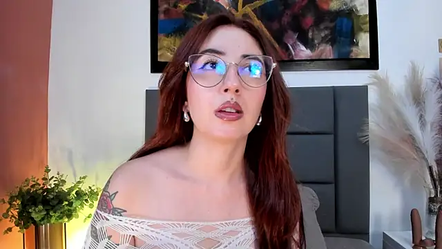 Snapshot of Emilywatsonn chatting on October 23, 12:43 am Emilywatsonn online show from October 23, 12:43 am