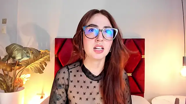 Snapshot of Emilywatsonn chatting on October 29, 10:00 pm Emilywatsonn online show from October 29, 10:00 pm