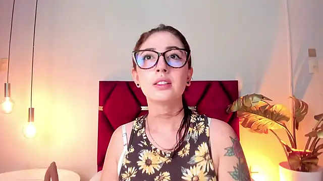 Snapshot of Emilywatsonn chatting on November 25, 12:32 am Emilywatsonn online show from November 25, 12:32 am