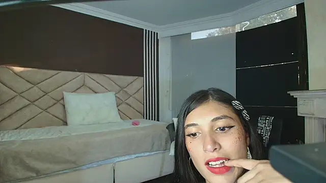 Snapshot of Ambarross chatting on January 18, 10:06 pm Ambarross online show from January 18, 10:06 pm
