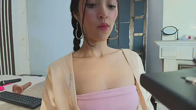Snapshot of Ambarross chatting on January 31, 10:42 pm Ambarross online show from January 31, 10:42 pm
