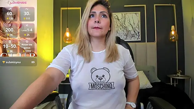 Snapshot of Melanie_silver_ chatting on February 21, 1:00 am Melanie silver online show from February 21, 1:00 am