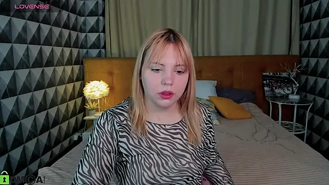 Stacy Luv online show from September 15, 12:32 am