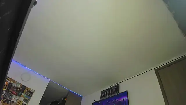 Snapshot of charlie_hotxxx chatting on January 23, 1:41 am charlie hotxxx online show from January 23, 1:41 am