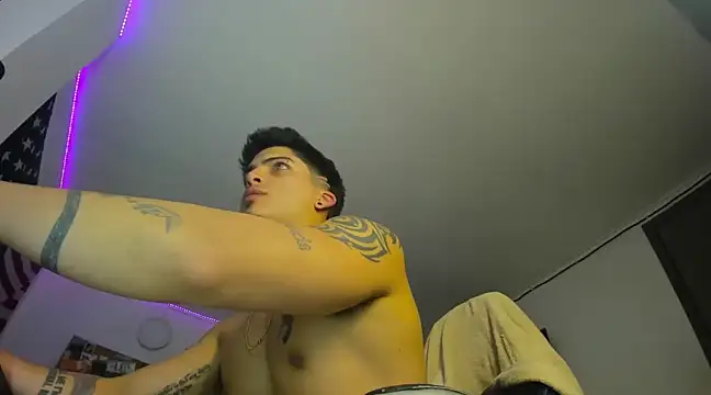 Snapshot of charlie_hotxxx chatting on February 27, 3:36 am charlie hotxxx online show from February 27, 3:36 am