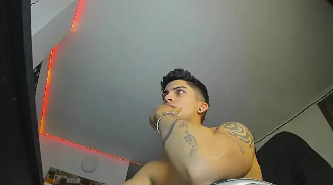 Snapshot of charlie_hotxxx chatting on March 23, 1:42 am charlie hotxxx online show from March 23, 1:42 am