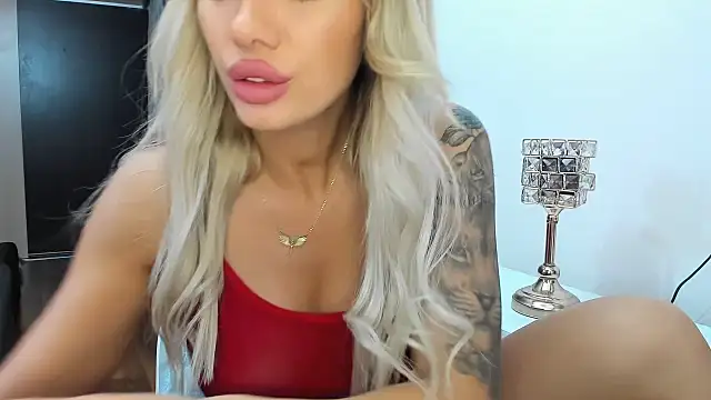 Snapshot of ElsaBby chatting on February 11, 8:42 pm ElsaBby online show from February 11, 8:42 pm