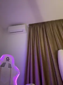 Snapshot of babyyboomm chatting on November 23, 1:49 am babyyboomm online show from November 23, 1:49 am