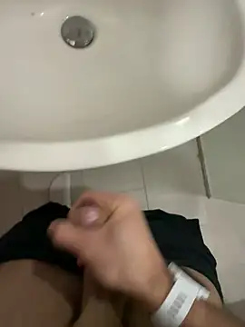 Snapshot of Siggidc2n chatting on December 9, 11:26 am Siggidc2n online show from December 9, 11:26 am