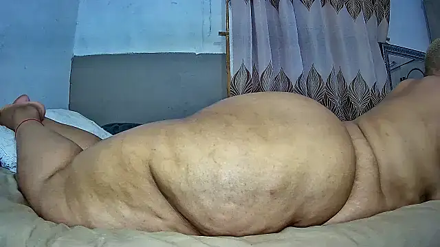 BustyThickyAss online show from March 28, 7:13 pm