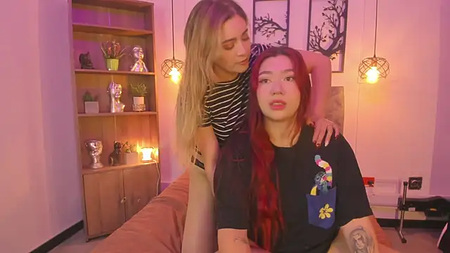 Snapshot of Andy_and_emma chatting on December 8, 12:41 pm Andy and emma online show from December 8, 12:41 pm