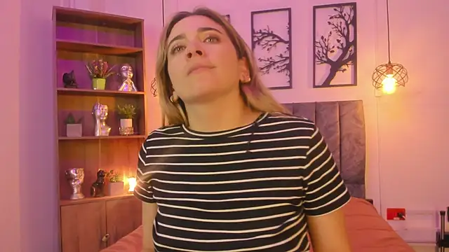 Snapshot of Andy_and_emma chatting on December 8, 3:45 pm Andy and emma online show from December 8, 3:45 pm