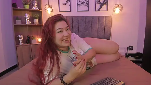 Snapshot of Andy_and_emma chatting on December 16, 3:43 pm Andy and emma online show from December 16, 3:43 pm