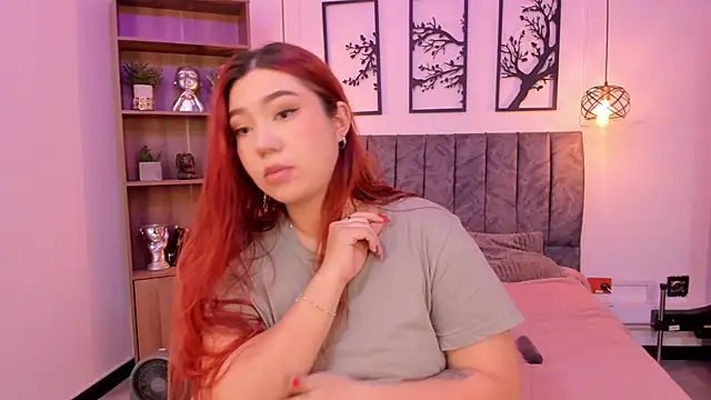 Snapshot of Andy_and_emma chatting on December 30, 12:52 pm Andy and emma online show from December 30, 12:52 pm