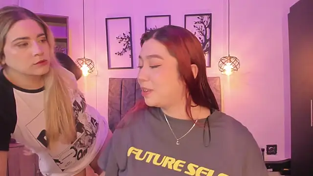 Snapshot of Andy_and_emma chatting on January 3, 12:41 pm Andy and emma online show from January 3, 12:41 pm