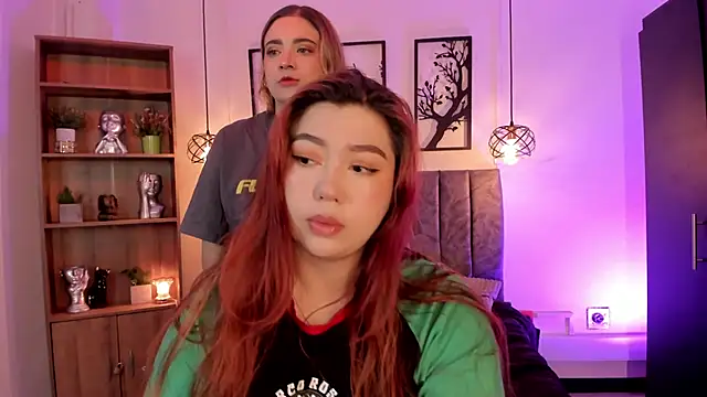 Snapshot of Andy_and_emma chatting on January 8, 12:37 pm Andy and emma online show from January 8, 12:37 pm