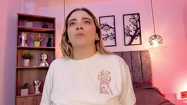 Snapshot of Andy_and_emma chatting on January 15, 3:39 pm Andy and emma online show from January 15, 3:39 pm