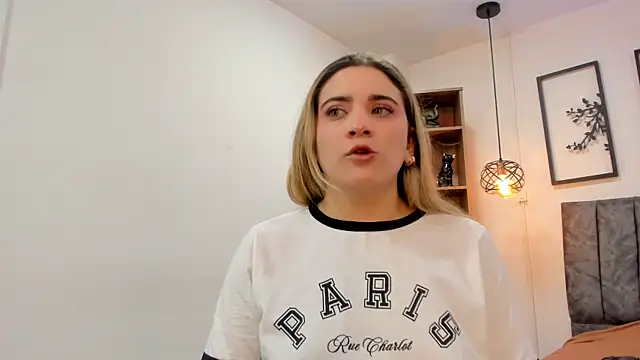 Snapshot of Andy_and_emma chatting on January 23, 12:41 pm Andy and emma online show from January 23, 12:41 pm