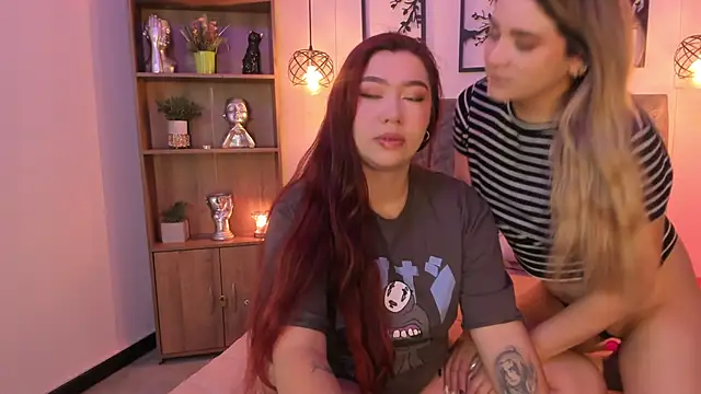 Snapshot of Andy_and_emma chatting on January 27, 12:48 pm Andy and emma online show from January 27, 12:48 pm