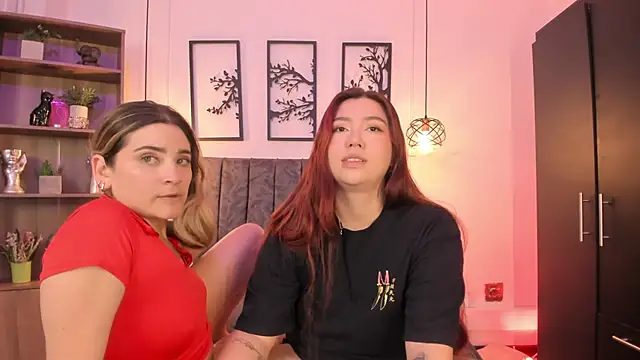 Snapshot of Andy_and_emma chatting on February 16, 3:48 pm Andy and emma online show from February 16, 3:48 pm