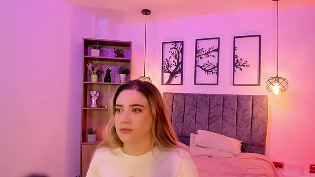 Snapshot of Andy_and_emma chatting on March 15, 12:34 pm Andy and emma online show from March 15, 12:34 pm