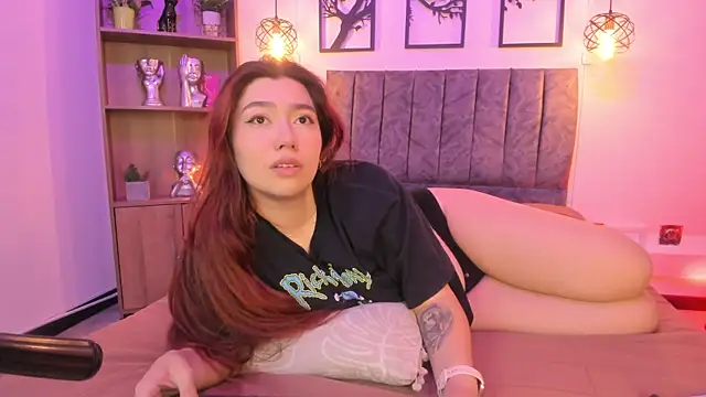 Snapshot of Andy_and_emma chatting on March 22, 3:42 pm Andy and emma online show from March 22, 3:42 pm