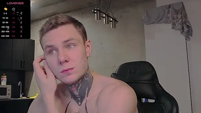 Snapshot of Lechery_boy chatting on December 7, 10:01 am Lechery boy online show from December 7, 10:01 am