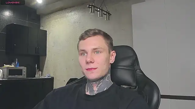 Snapshot of Lechery_boy chatting on January 8, 8:27 am Lechery boy online show from January 8, 8:27 am