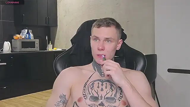 Snapshot of Lechery_boy chatting on January 18, 6:32 pm Lechery boy online show from January 18, 6:32 pm