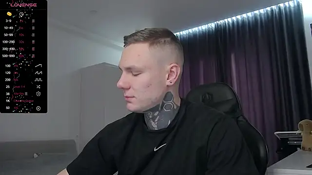 Snapshot of Lechery_boy chatting on February 15, 8:00 am Lechery boy online show from February 15, 8:00 am