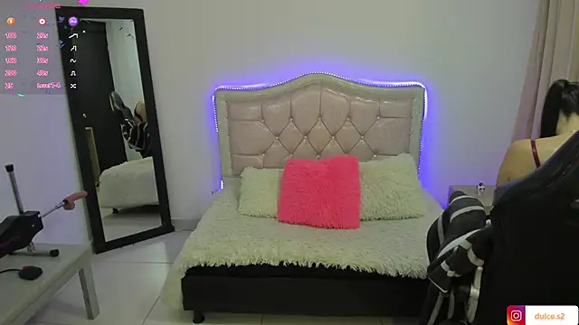 Snapshot of baby_love03 chatting on October 17, 5:54 am baby love03 online show from October 17, 5:54 am