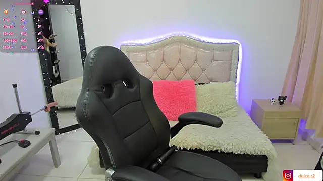 Snapshot of baby_love03 chatting on December 2, 8:19 am baby love03 online show from December 2, 8:19 am