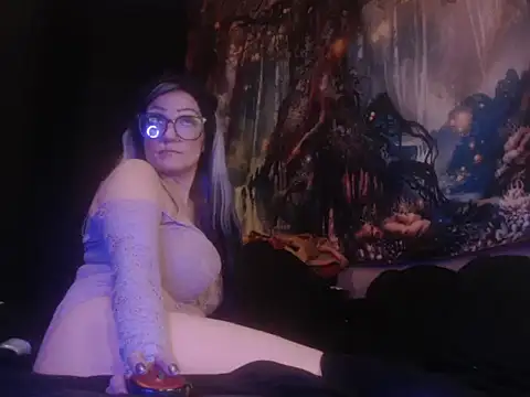 Snapshot of HighCityHoney chatting on January 22, 6:31 am HighCityHoney online show from January 22, 6:31 am