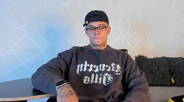 Snapshot of NoahhBrown chatting on January 7, 10:41 pm NoahhBrown online show from January 7, 10:41 pm